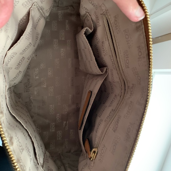 Michael Kors Cindy Purse - Picture 3 of 4